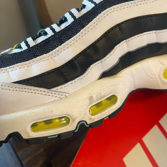 Nike Air Max 95 Multicolor Sneakers - Picture 3 of 5